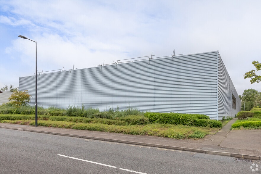 19-21 Tanners Dr, Milton Keynes to rent - Primary Photo - Image 2 of 3