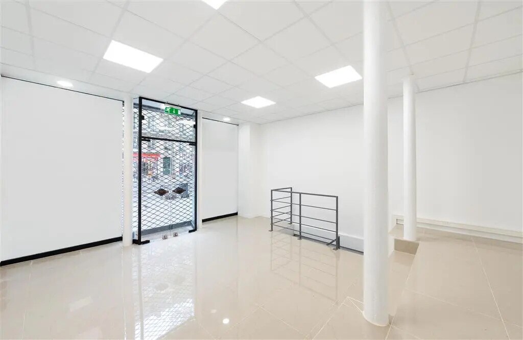 Location Commerce 104 m² - Photo 1