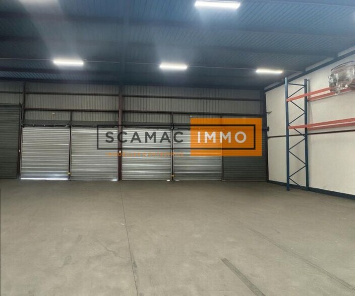Industrial in Villeneuve-la-Garenne to rent - Interior Photo - Image 2 of 3