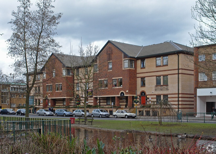 Waterhouse St, Hemel Hempstead to rent - Building Photo - Image 3 of 5