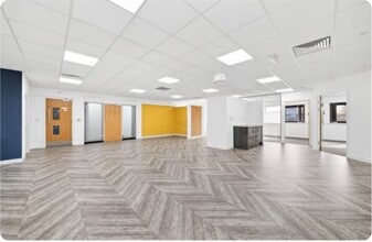 Waters Meeting Rd, Bolton to rent Interior Photo- Image 2 of 12