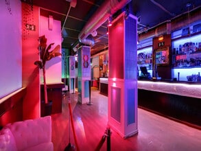 Retail in Madrid, Madrid to rent Interior Photo- Image 2 of 4