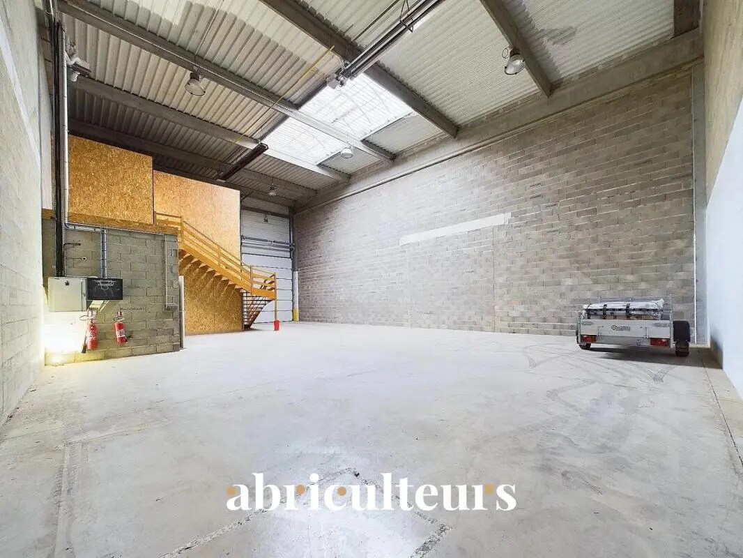 Office in Gellainville to rent Interior Photo- Image 1 of 7