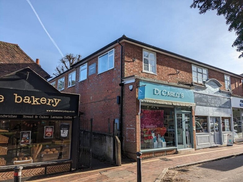 35 High St, Leatherhead to rent - Building Photo - Image 1 of 4