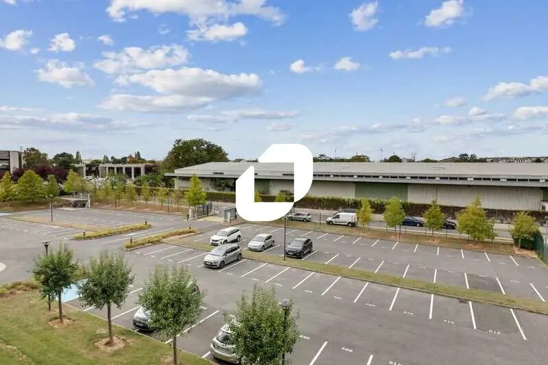 Office in Argenteuil to rent - Primary Photo - Image 2 of 9