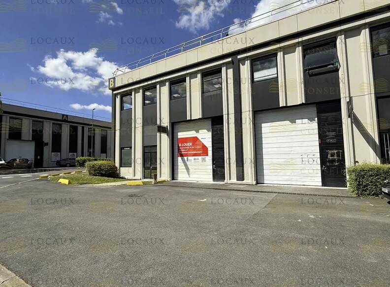 Light Industrial in Lognes to rent Primary Photo- Image 1 of 5