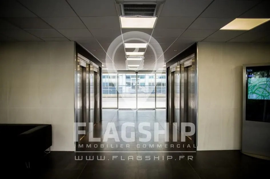 Location Bureaux 380 m² - Photo 1