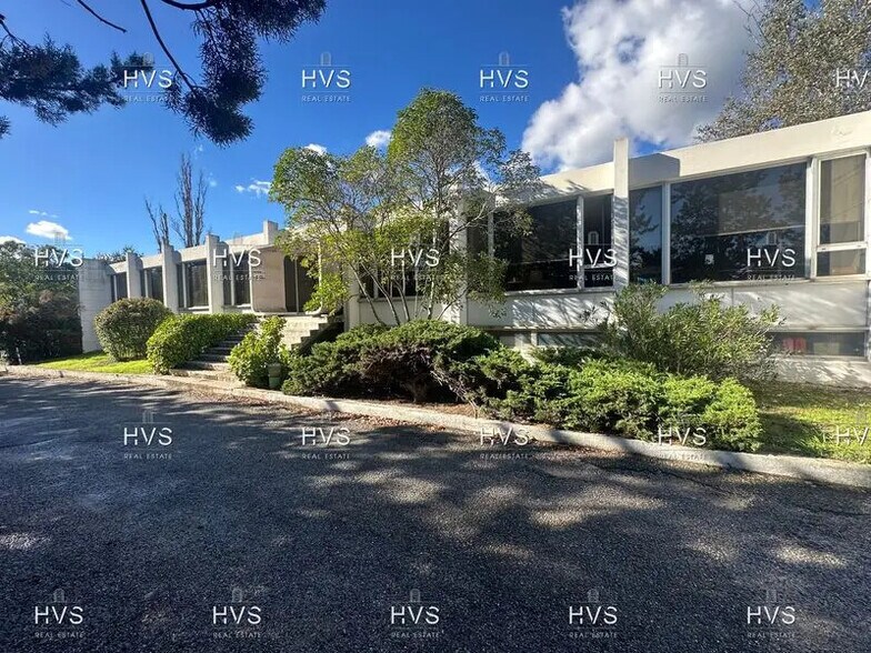 Light Industrial in Aix-en-Provence to rent - Building Photo - Image 2 of 14