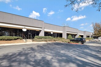 7840 Roswell Rd, Sandy Springs, GA for rent Building Photo- Image 2 of 3