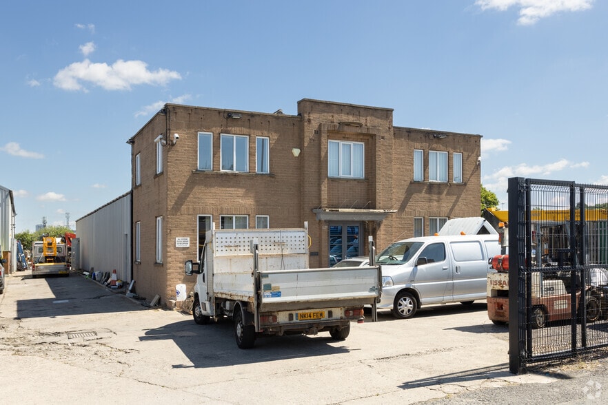 Lowfields Rd, Leeds for sale - Primary Photo - Image 1 of 5