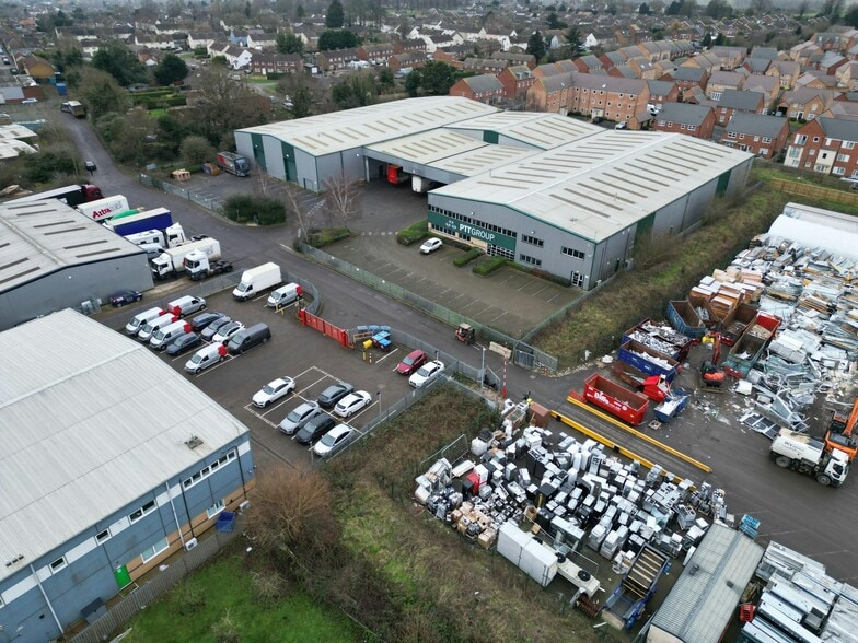 23 Mallard Close, Earls Barton to rent - Building Photo - Image 1 of 6