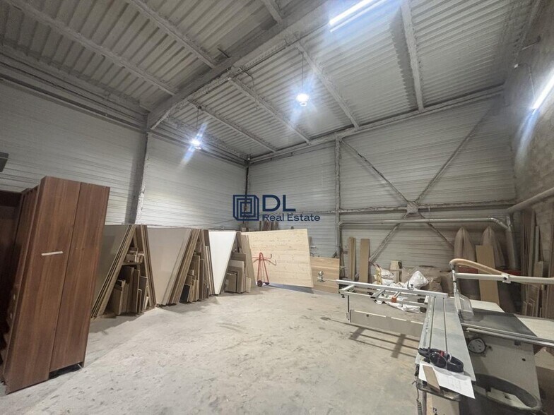 Light Industrial in Villeneuve-Saint-Georges to rent - Interior Photo - Image 1 of 5