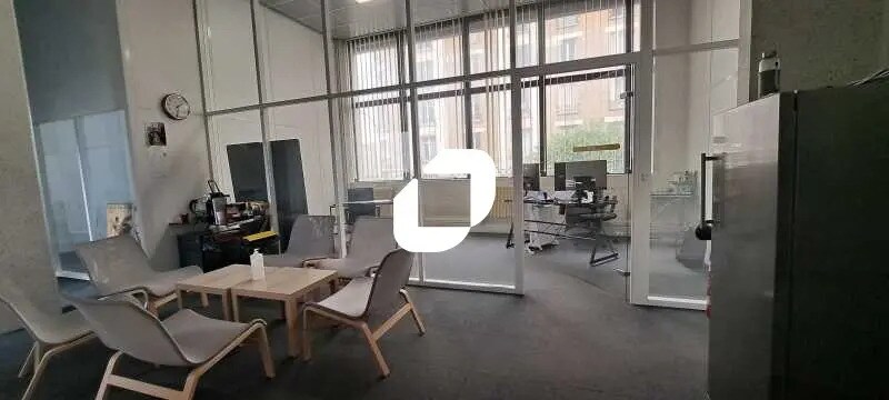 Office in Montreuil to rent Interior Photo- Image 1 of 13