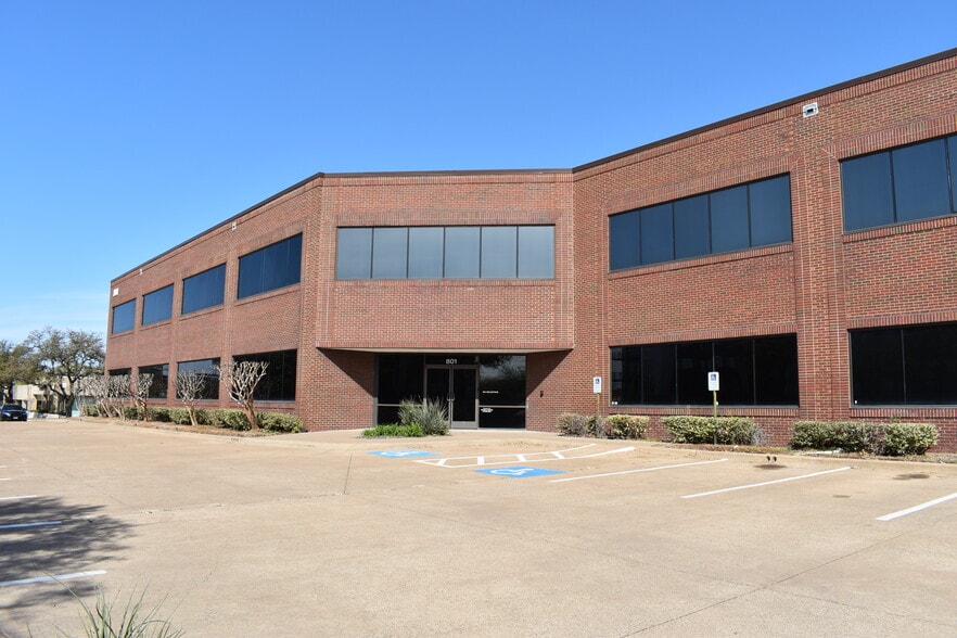 801 E Plano Pky, Plano, TX for rent - Building Photo - Image 3 of 10