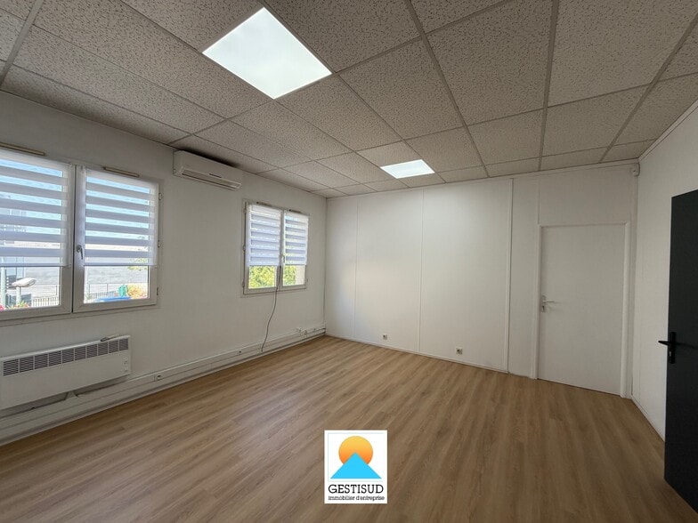 248 Avenue Des Paluds, Aubagne to rent - Building Photo - Image 1 of 5