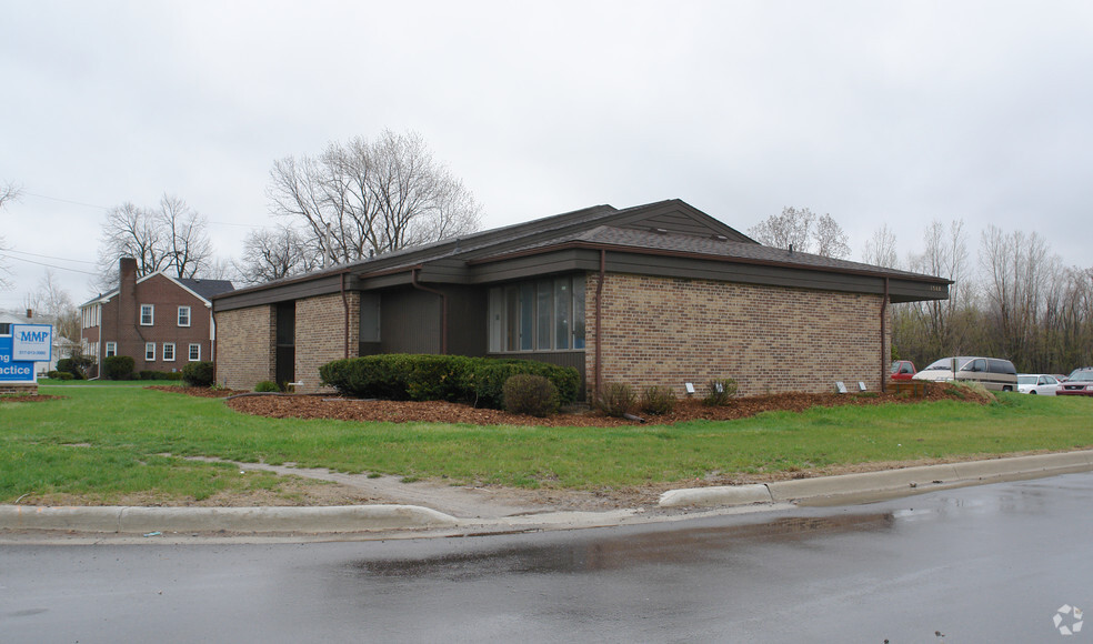 1568 Lake Lansing Rd, Lansing, MI for sale - Primary Photo - Image 1 of 1