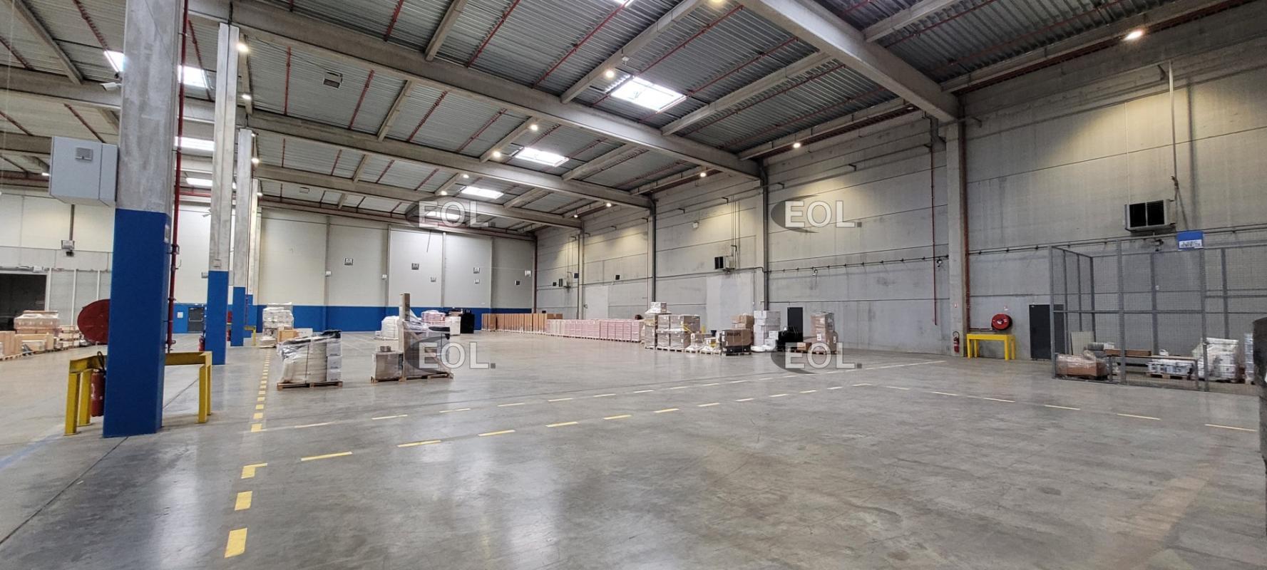 Industrial in Pusignan to rent Building Photo- Image 1 of 4
