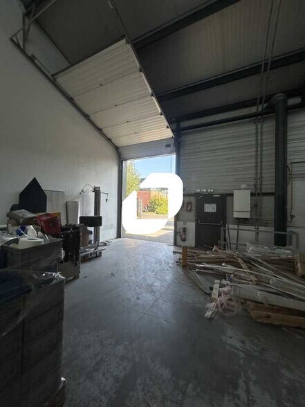 Light Industrial in Saint-Denis to rent - Interior Photo - Image 2 of 10