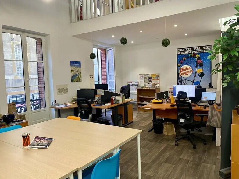 Office in Marseille for sale - Building Photo - Image 2 of 6