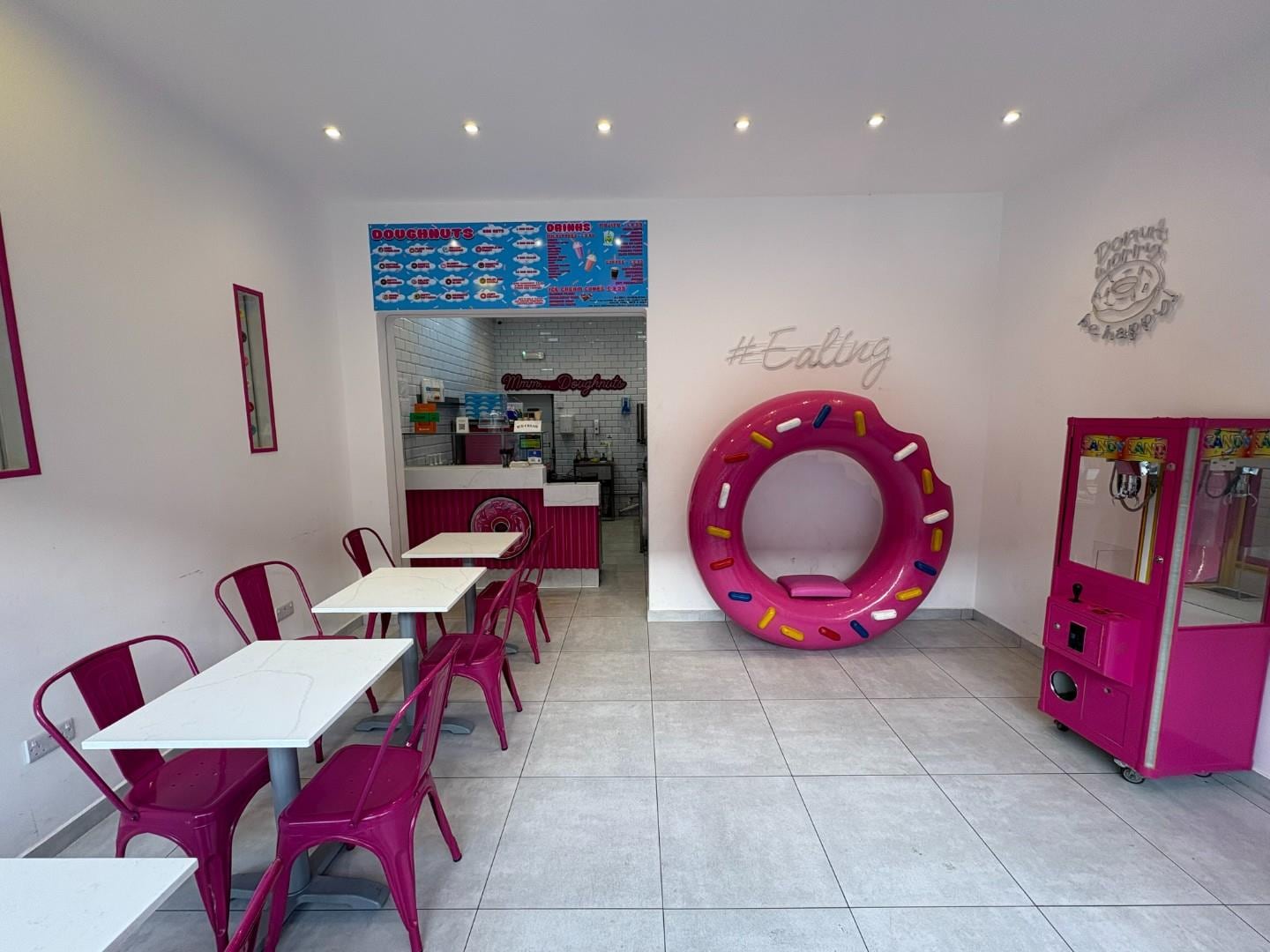 78 Pitshanger Ln, London to rent Interior Photo- Image 1 of 6