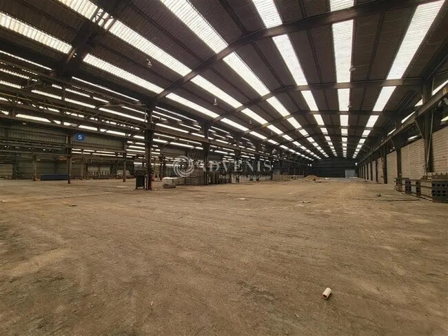 Location Local d'activités 162 m² à 12 642 m²