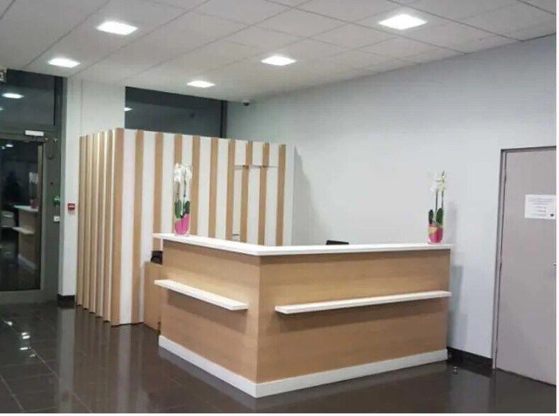 Office in Nanterre to rent - Lobby - Image 2 of 2