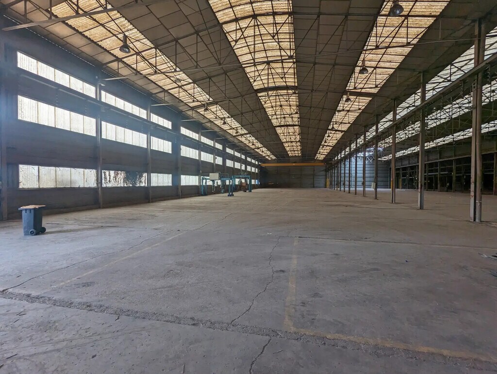 Location Entrepôt 1 500 m² - Photo 1