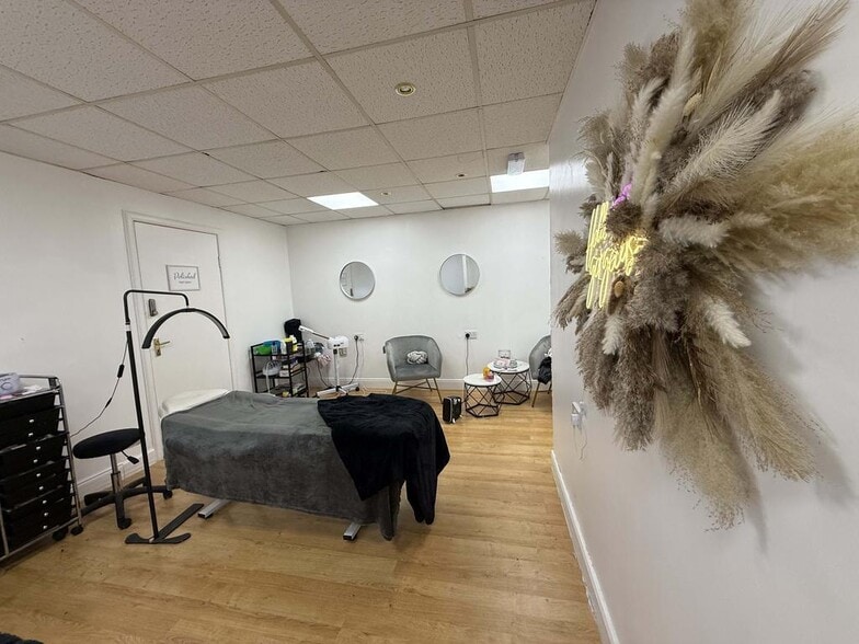 46 Murraygate, Dundee for sale - Building Photo - Image 2 of 7