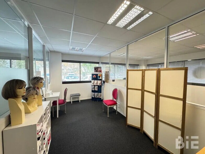 Office in Mérignac to rent - Interior Photo - Image 3 of 13