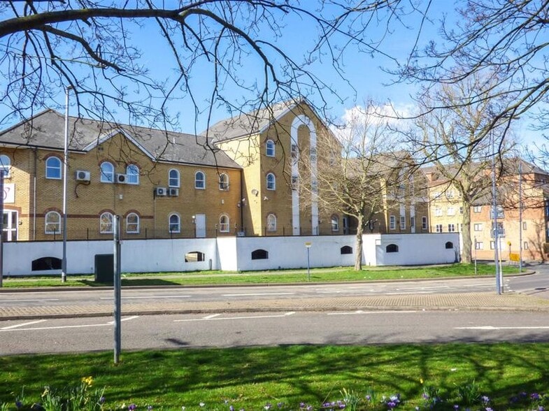 47-58 Bath St, Gravesend to rent - Building Photo - Image 1 of 3