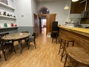 Retail in Barcelona, Barcelona to rent Interior Photo- Image 2 of 8