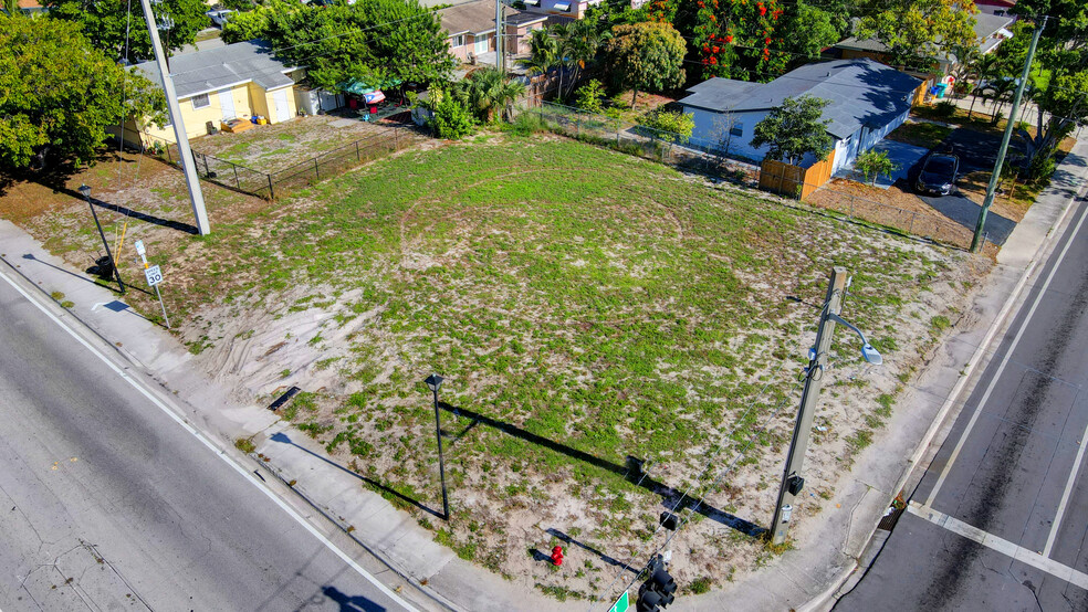 11 E Gateway Blvd, Boynton Beach, FL for sale - Building Photo - Image 1 of 9