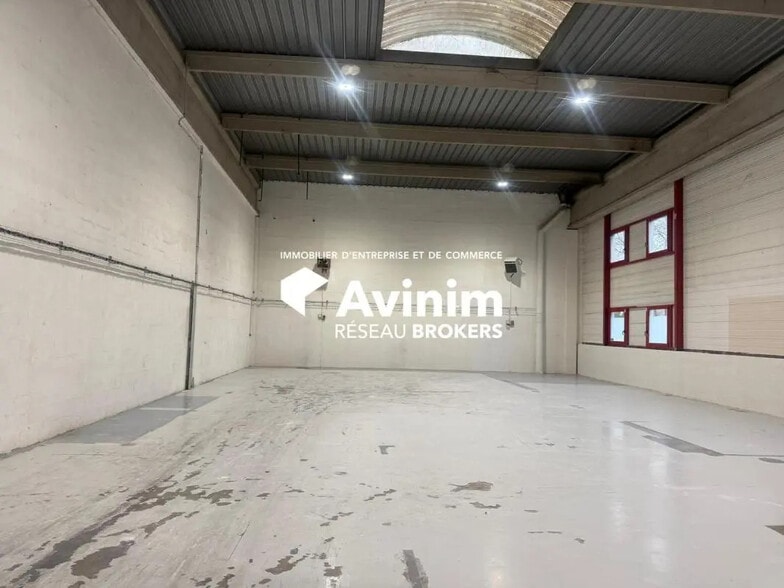 Industrial in Bondy to rent - Interior Photo - Image 3 of 8