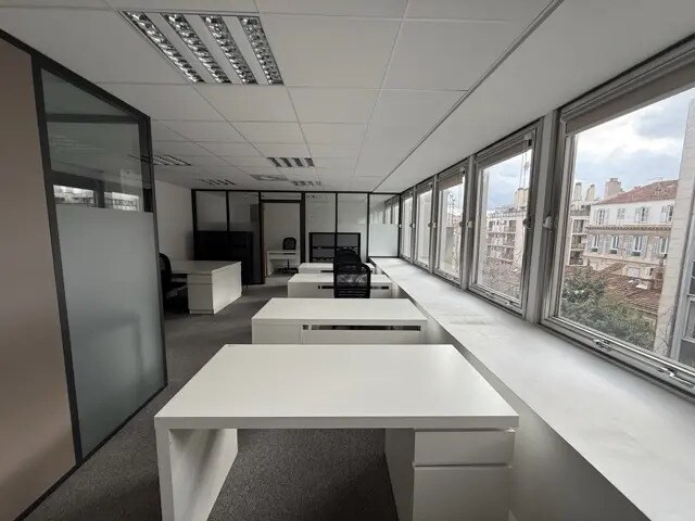 Office in Marseille for sale Interior Photo- Image 1 of 6