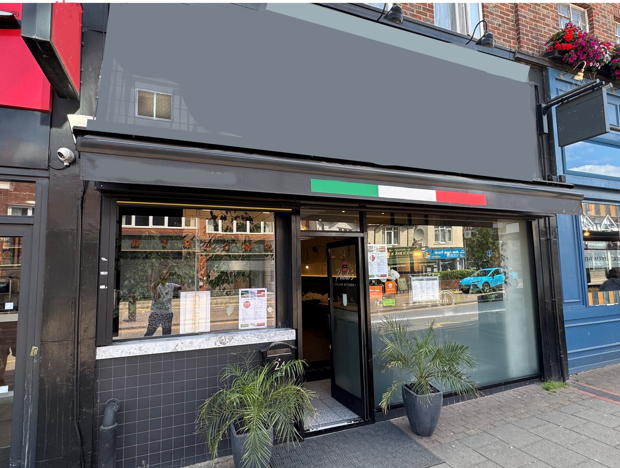 24 Shenley Rd, Borehamwood to rent Building Photo- Image 1 of 11