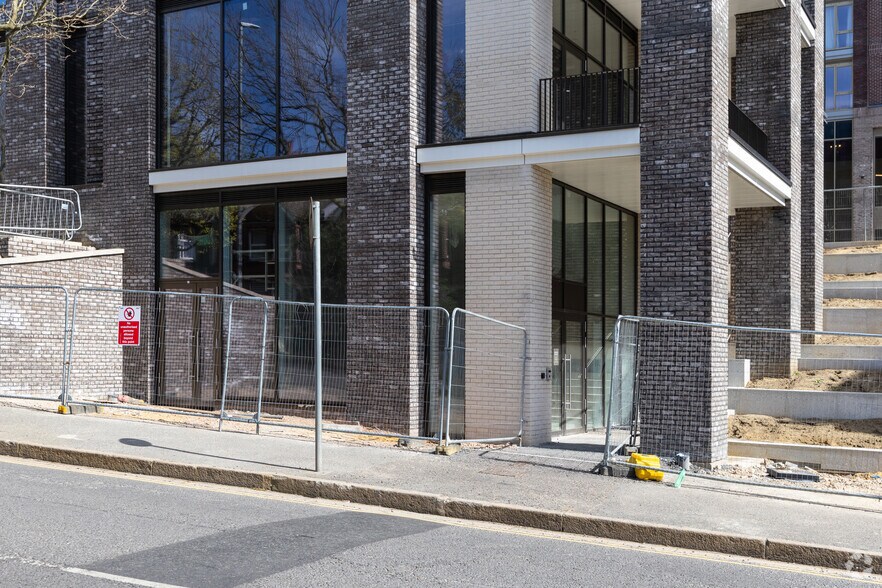 Block A & B, Hove Central, Sackville Road, Hove Road, Hove to rent - Building Photo - Image 3 of 4