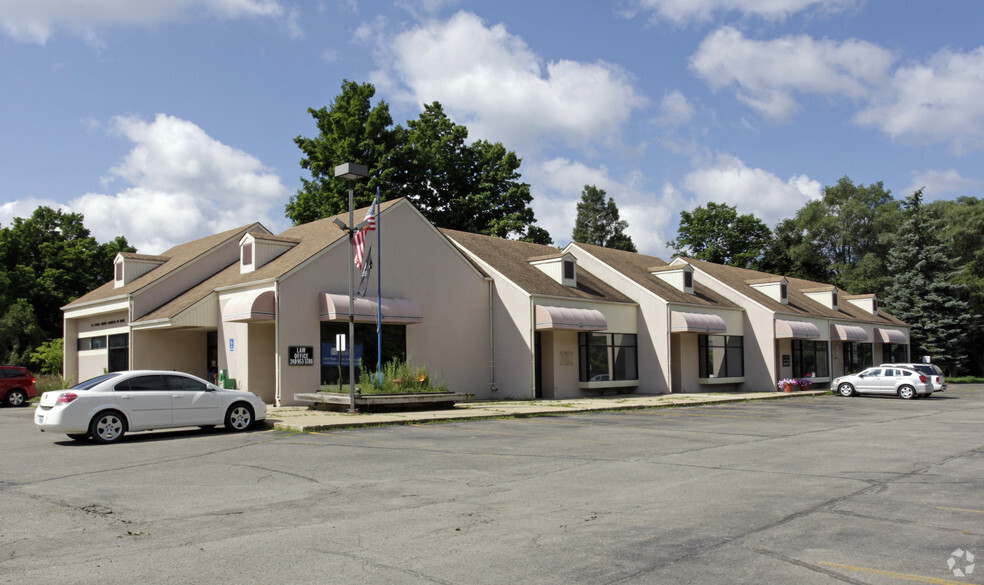 1400-1436 Rochester Rd, Lakeville, MI for rent - Primary Photo - Image 1 of 10