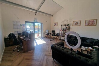 Upton Grey Rd, Upton Grey to rent Interior Photo- Image 2 of 5