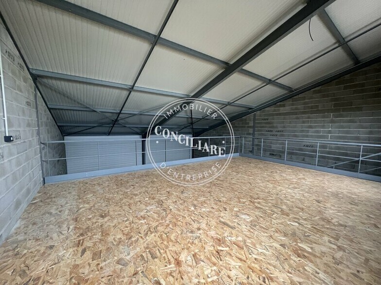 Light Industrial in Aigrefeuille for sale - Interior Photo - Image 3 of 4