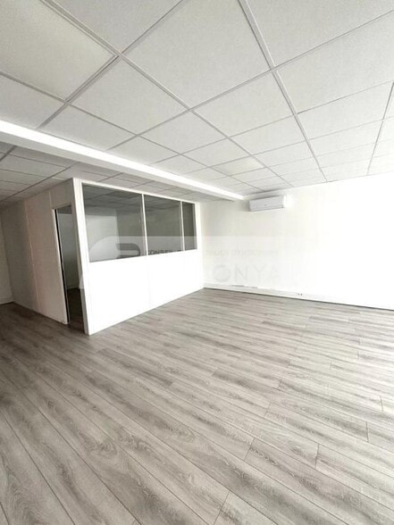 Office in Aubagne to rent - Interior Photo - Image 3 of 6