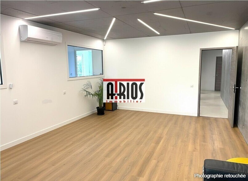 Light Industrial in La Crau to rent - Interior Photo - Image 3 of 7