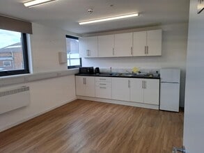 30 Burrowfield, Welwyn Garden City to rent Interior Photo- Image 2 of 3