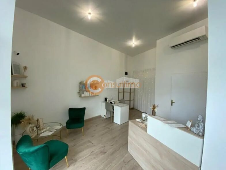 Retail in Carbon-Blanc to rent - Building Photo - Image 2 of 12