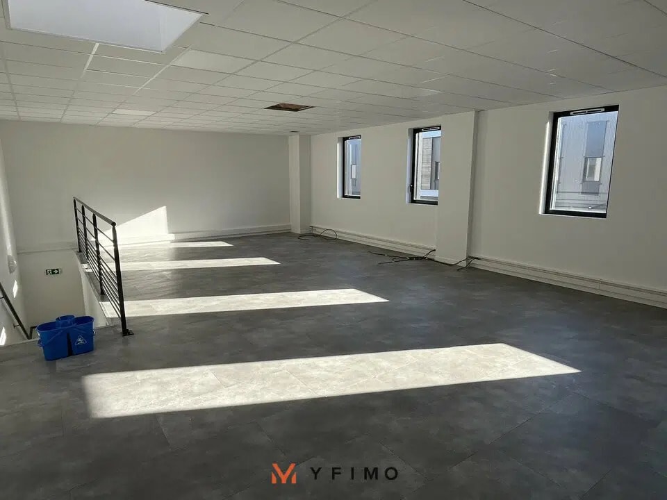 Vente Local d'activités 676 m² - Photo 1