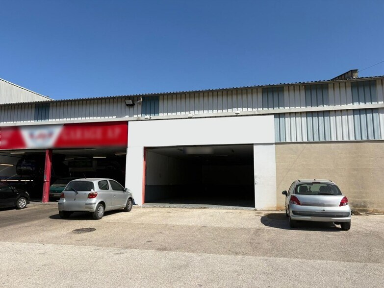 Light Industrial in Gémenos to rent - Building Photo - Image 2 of 9