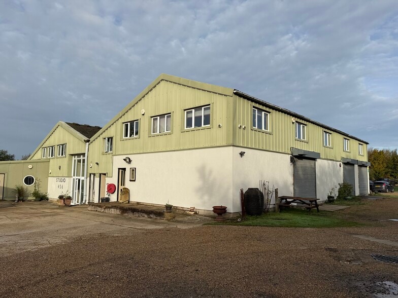 Mill Ln, Pulborough to rent - Building Photo - Image 3 of 12