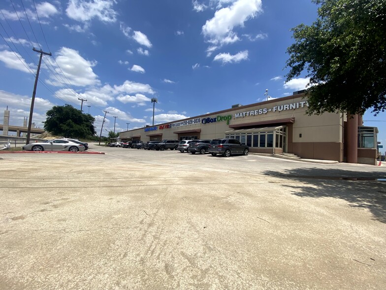 13902-13920 N IH 35, San Antonio, TX for rent - Building Photo - Image 2 of 5