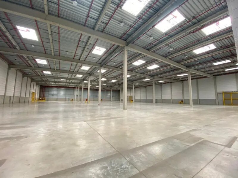 Industrial in Le Plessis-Pâté to rent Building Photo- Image 1 of 4