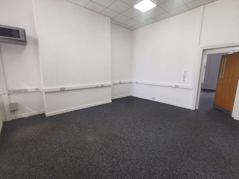 63 Westgate Rd, Newcastle Upon Tyne to rent - Building Photo - Image 2 of 8