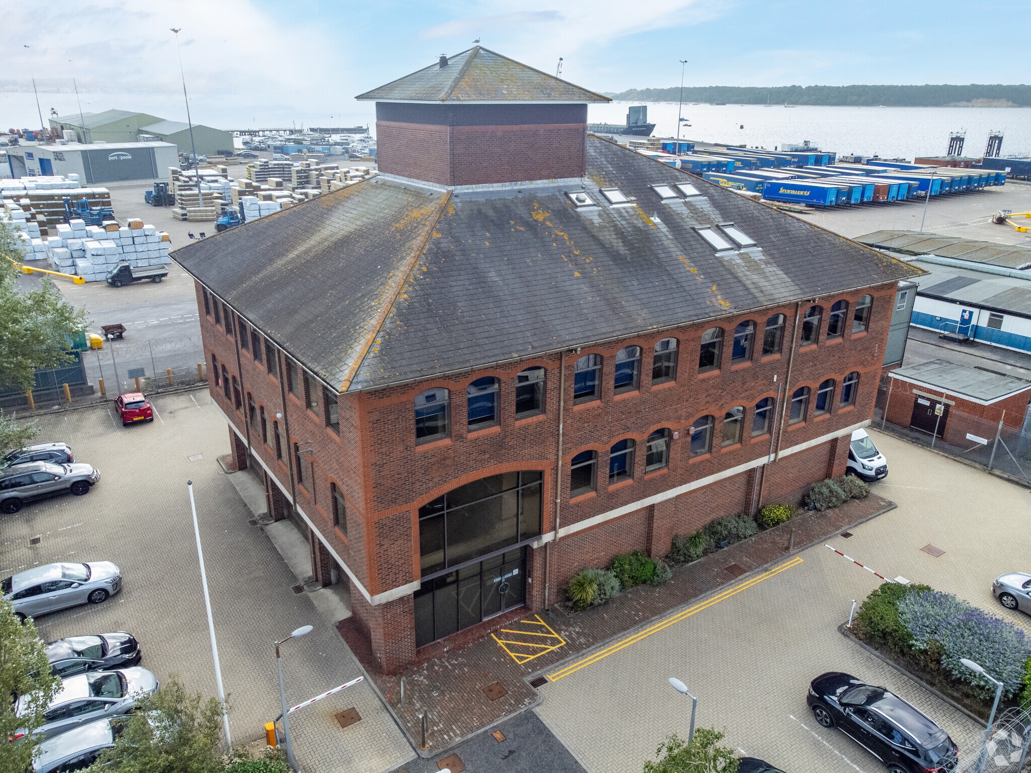 New Harbour Rd S, Poole to rent Primary Photo- Image 1 of 5